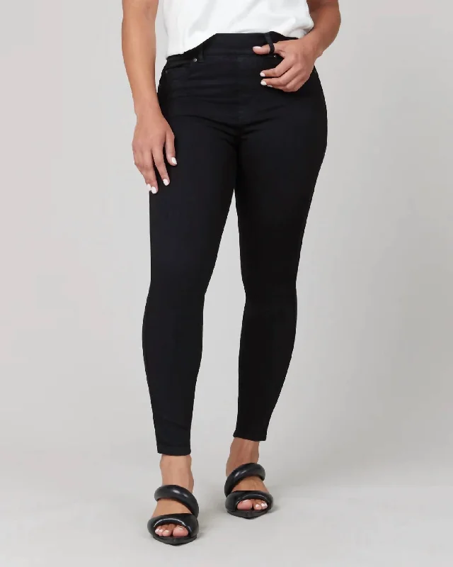 Ankle Skinny Jean In Clean Black